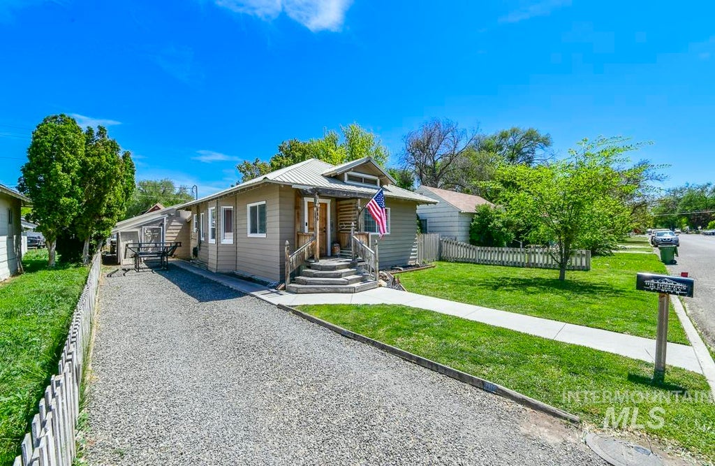 Photo of 486 W Main St, Vale, OR 97918 (MLS # 98986072)