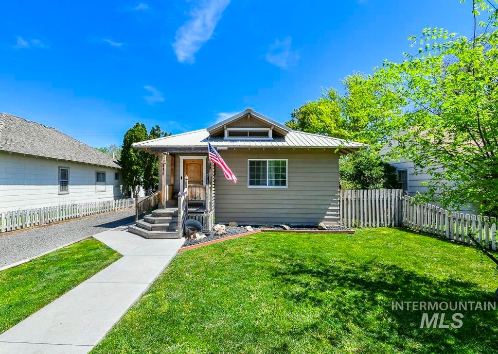 Photo of 486 W Main St, Vale, OR 97918 (MLS # 98986072)