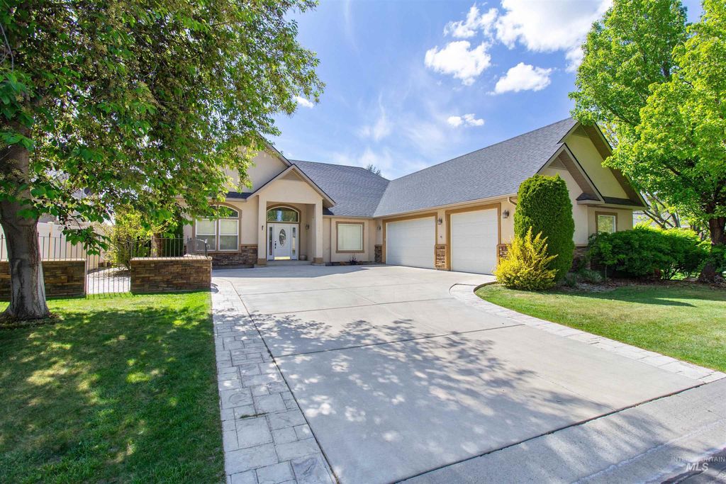 Photo of 1861 Canyon Park Ct, Twin Falls, ID 83301 (MLS # 98984261)