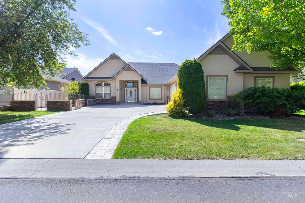 Photo of 1861 Canyon Park Ct, Twin Falls, ID 83301 (MLS # 98984261)