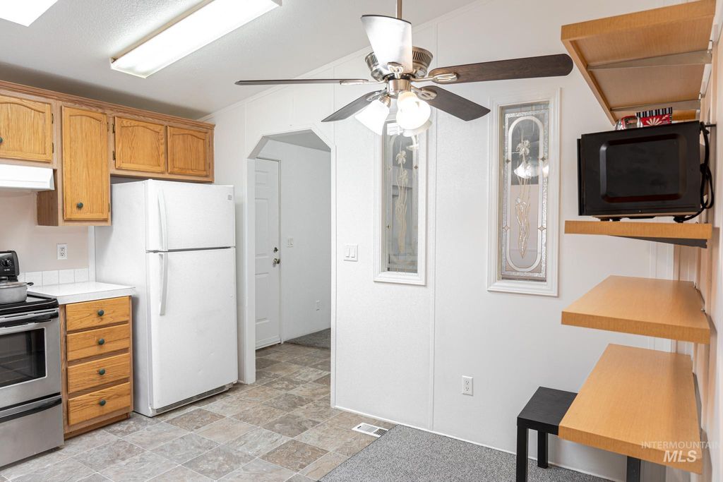 Photo of 629 15th St, Vale, OR 97918 (MLS # 98970192)