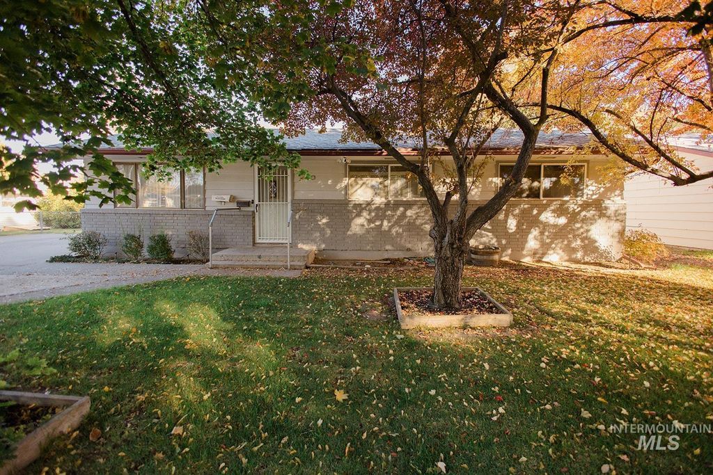 Photo of 120 S 11th East, Mountain Home, ID 83647 (MLS # 98969422)
