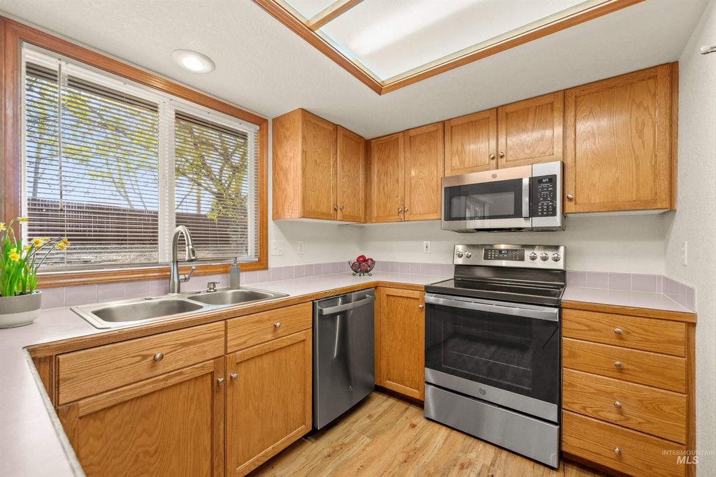 Photo of 1835 E Pineridge Drive, Boise, ID 83716 (MLS # 98980294)