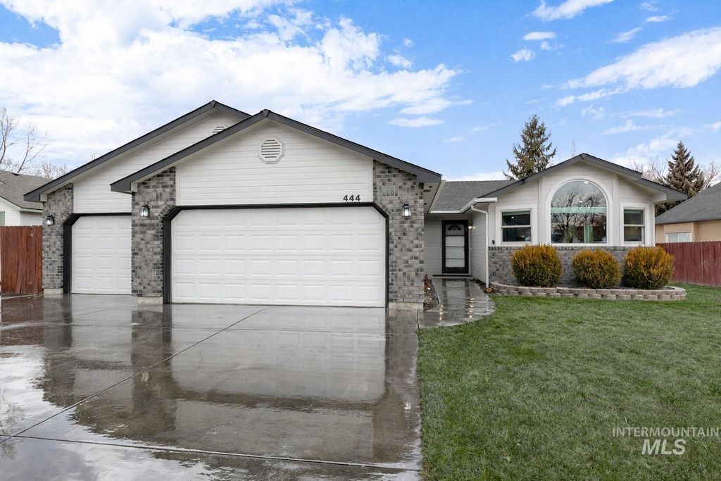 Photo of 444 Morning Sun Ct, Nampa, ID 83686 (MLS # 98973419)