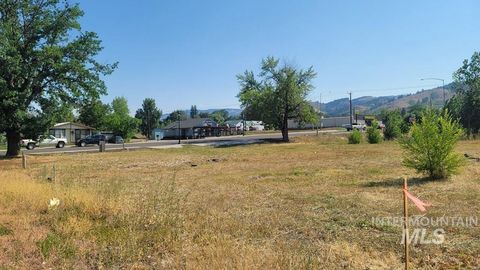 Photo of 403 Illinois Avenue, Council, ID 83612 (MLS # 98988439)