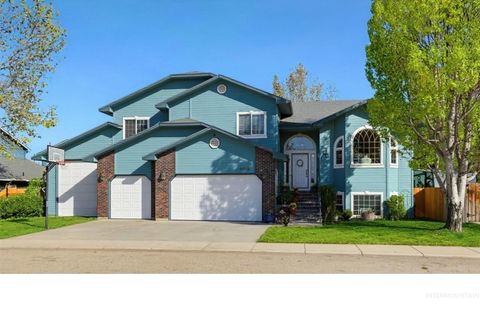 Photo of 2676 S Velvet Falls Way, Meridian, ID 83642 (MLS # 98978382)