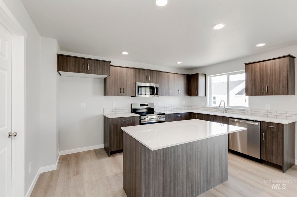 Photo of 1101 Grass Pond Ave, Middleton, ID 83644 (MLS # 98967528)