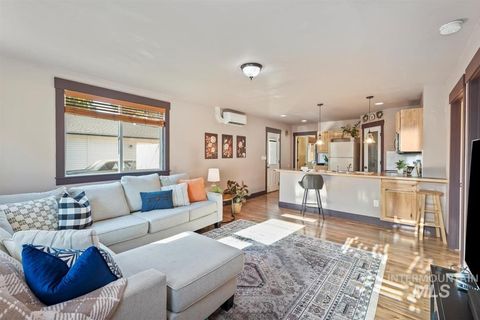 Photo of 835 N 8th E, Mountain Home, ID 83647 (MLS # 98959176)