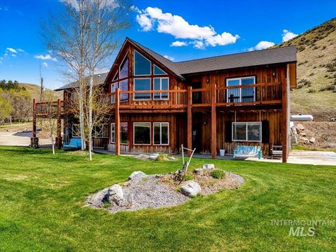 Photo of 11714 Chukar Ridge Lane, Horseshoe Bend, ID 83629 (MLS # 98960011)