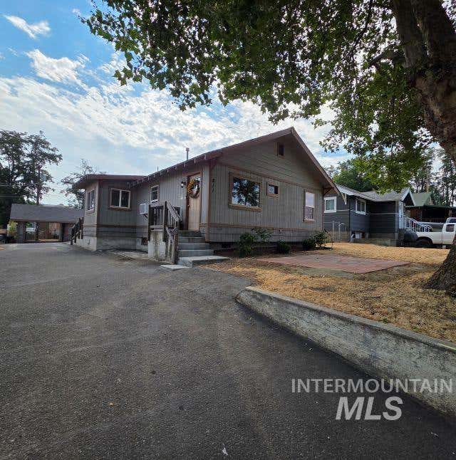 Photo of 411 29th St, Lewiston, ID 83501 (MLS # 98994838)