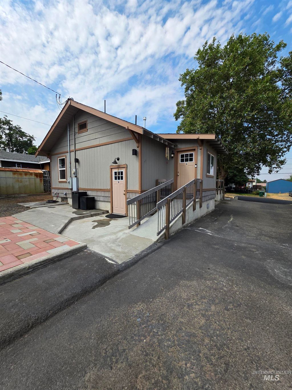 Photo of 411 29th St, Lewiston, ID 83501 (MLS # 98994838)