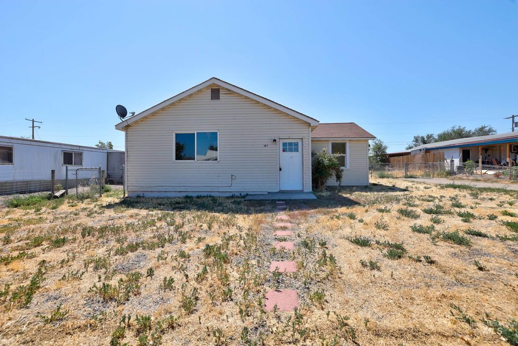 Photo of 167 W 3rd Ave, Glenns Ferry, ID 83623 (MLS # 98958597)