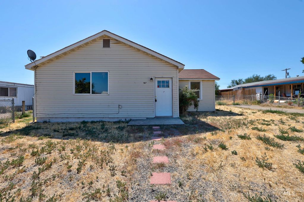 Photo of 167 W 3rd Ave, Glenns Ferry, ID 83623 (MLS # 98958597)