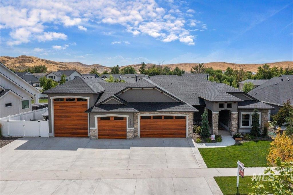 Photo of 9183 W Sparks Lake Dr, Boise, ID 83714 (MLS # 98965149)