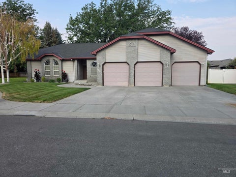 Photo of 1041 Warm Springs Pl, Twin Falls, ID 83301 (MLS # 98995624)