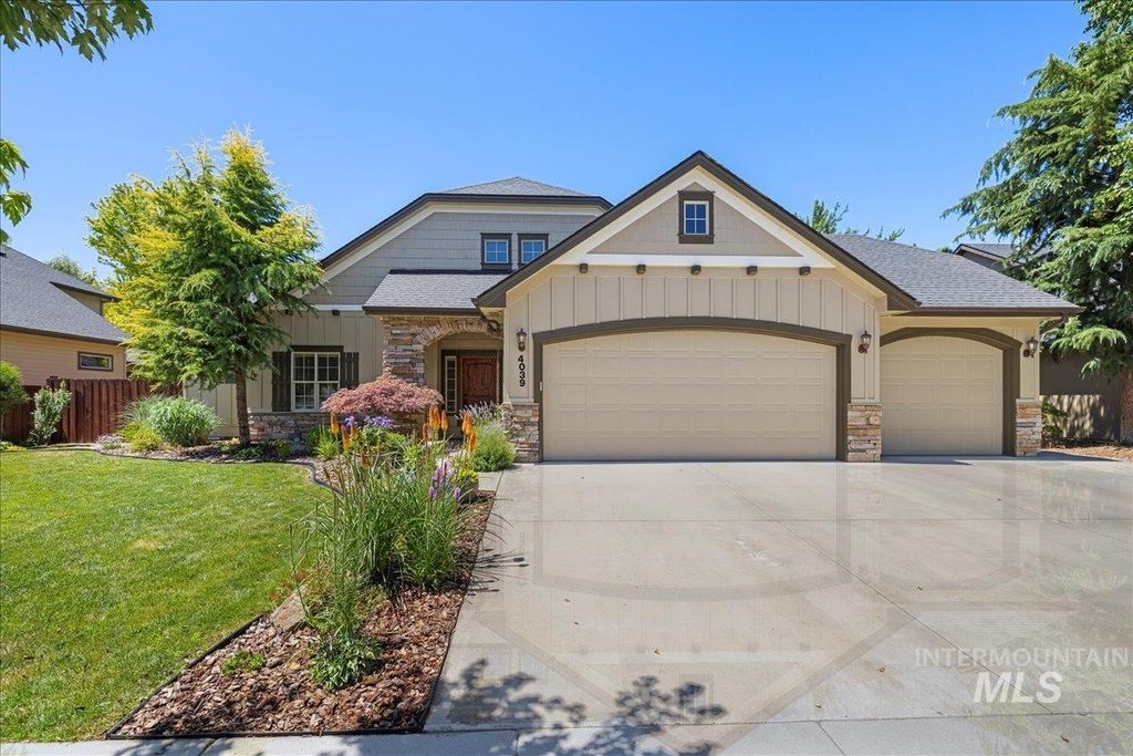 Photo of 4039 N Legacy Woods Ave, Meridian, ID 83642 (MLS # 98963698)