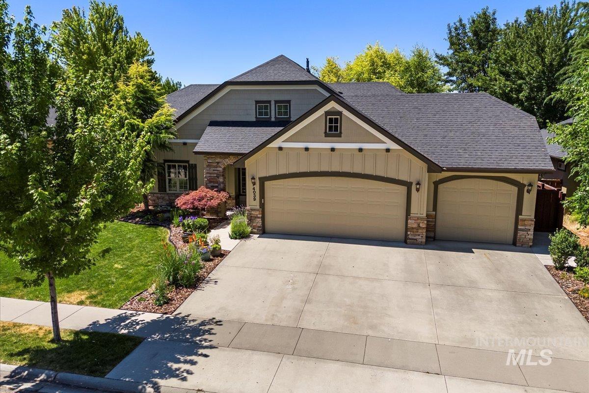 4039 N Legacy Woods Ave