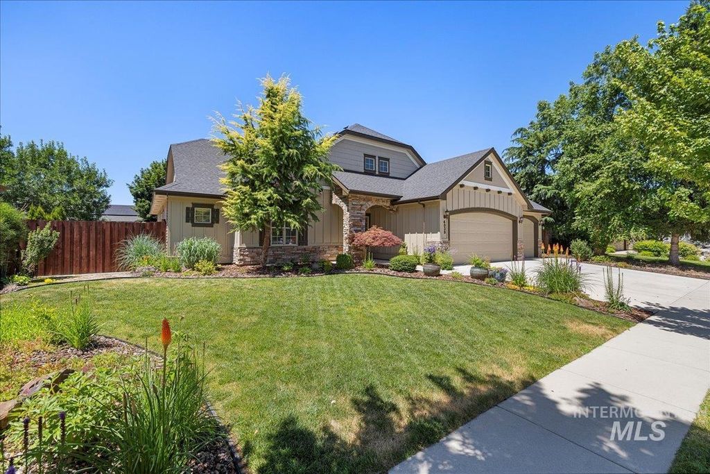 Photo of 4039 N Legacy Woods Ave, Meridian, ID 83642 (MLS # 98963698)