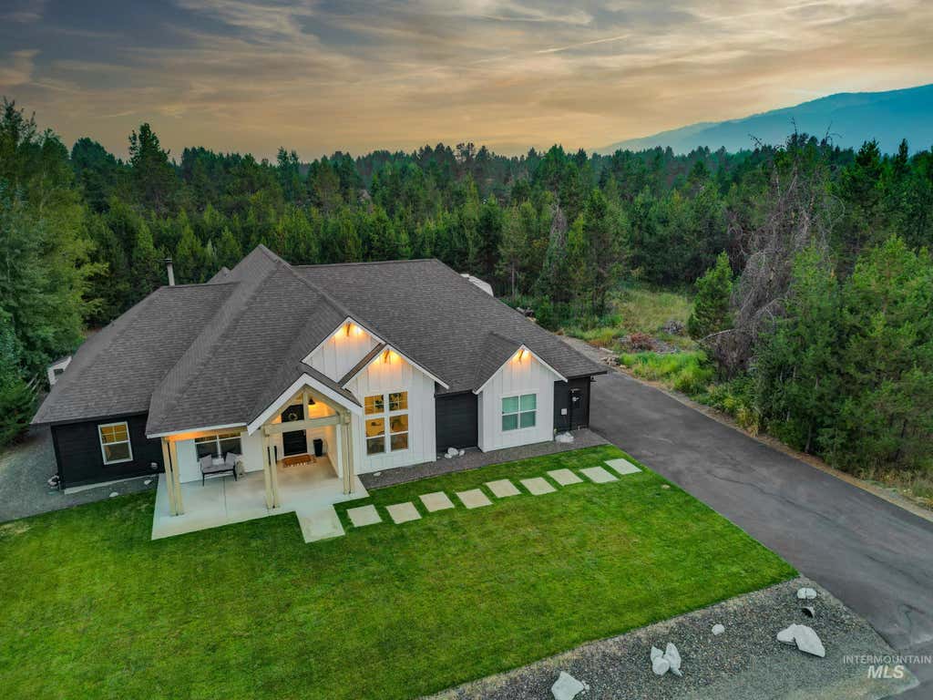 Photo of 155 Durham Lane, Donnelly, ID 83615 (MLS # 98997517)