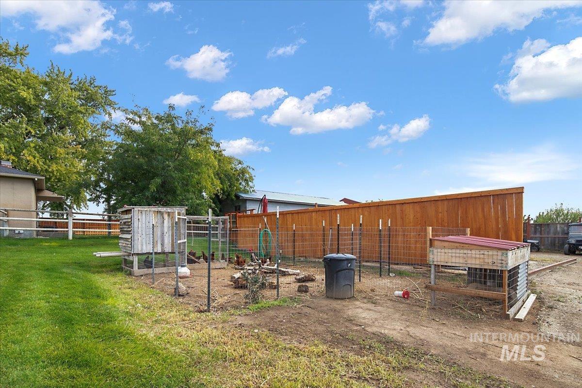 View of yard featuring an outdoor structure