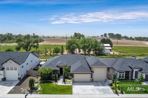 Photo of 8833 E Hyacinth St, Nampa, ID 83687 (MLS # 98984666)