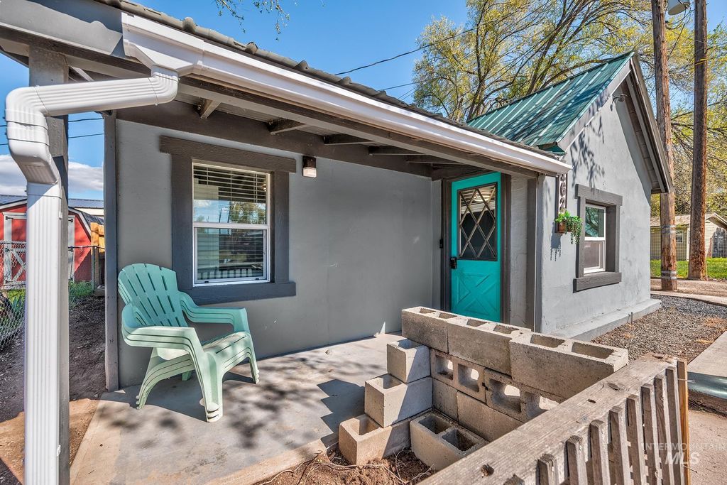 Photo of 162 Short St. N St, Vale, OR 97918 (MLS # 98983595)