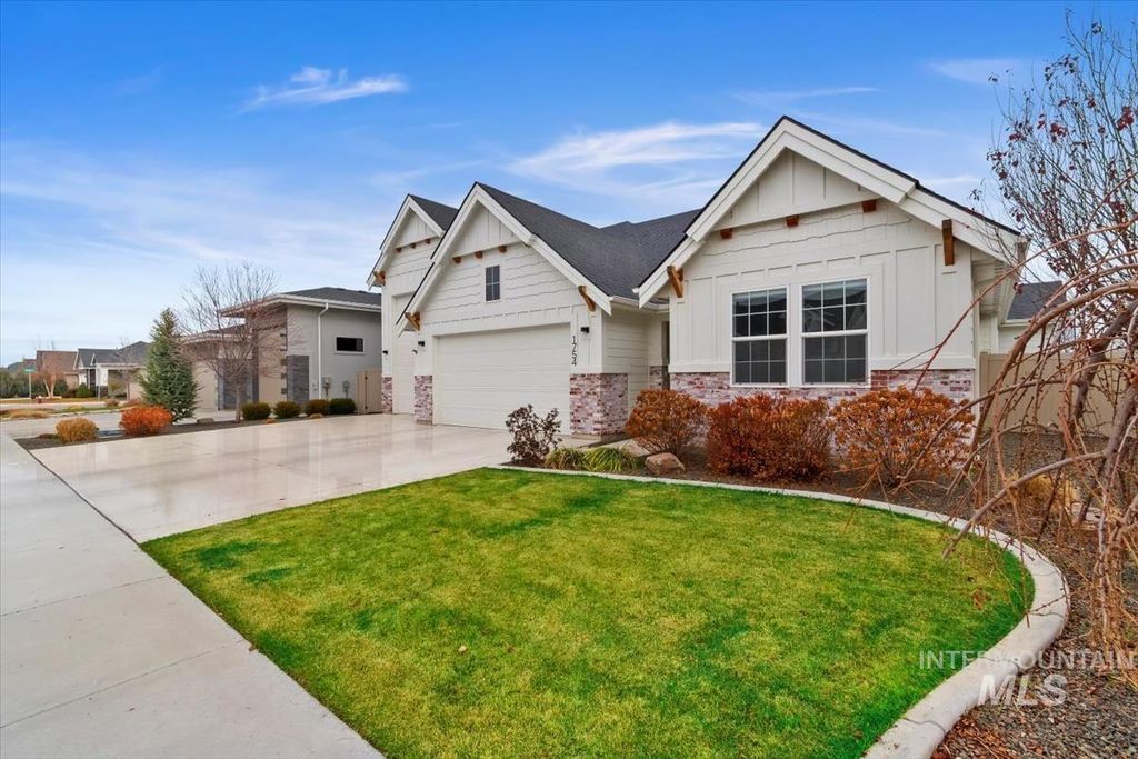 Photo of 1754 N Peakhurt Ave, Kuna, ID 83634 (MLS # 98968776)