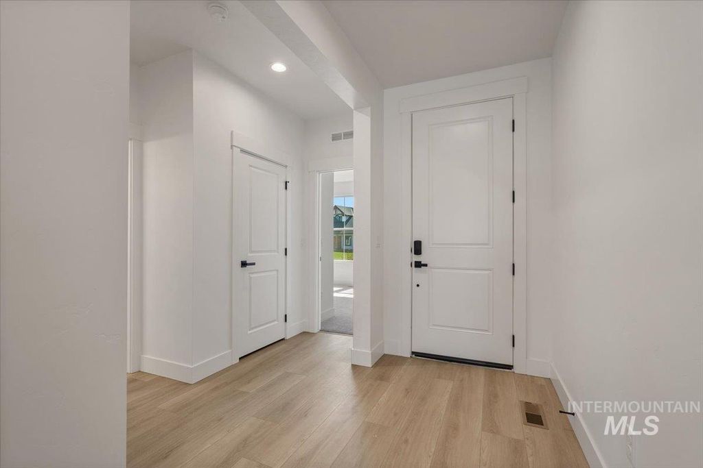 Photo of 558 E Lockhart Street, Meridian, ID 83646 (MLS # 98969303)