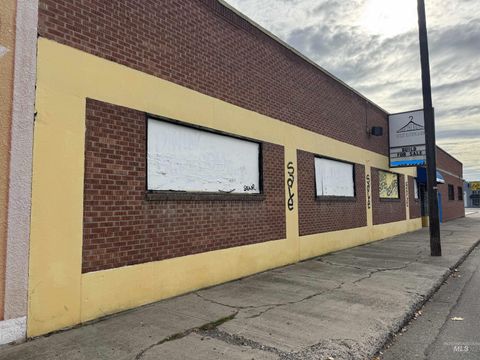 Photo of 136 SE 2nd St, Ontario, OR 97914 (MLS # 98967672)