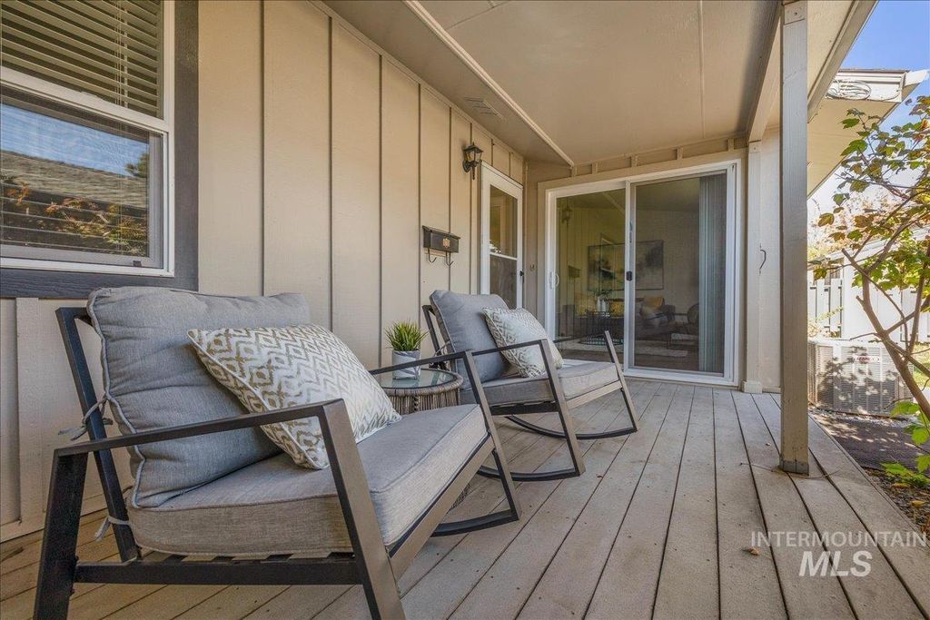 Photo of 1147 S Abbey Circle, Boise, ID 83705 (MLS # 98966281)