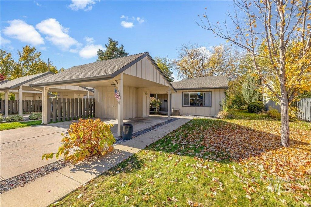 Photo of 1147 S Abbey Circle, Boise, ID 83705 (MLS # 98966281)