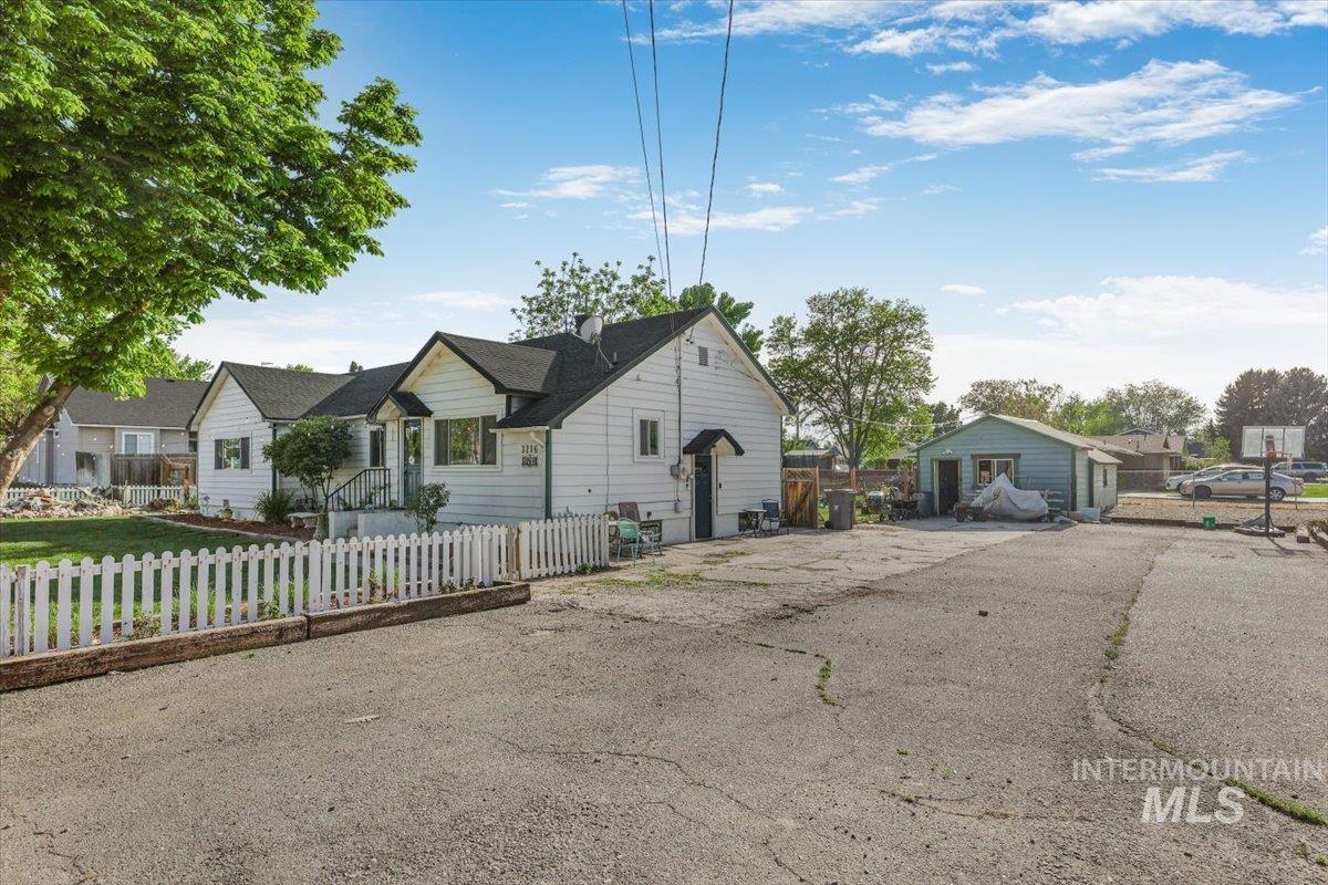 3216 S 10th Ave