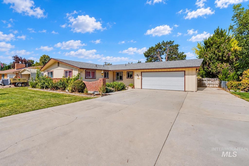 Photo of 520 W Dakota Ave, Nampa, ID 83686 (MLS # 99002047)