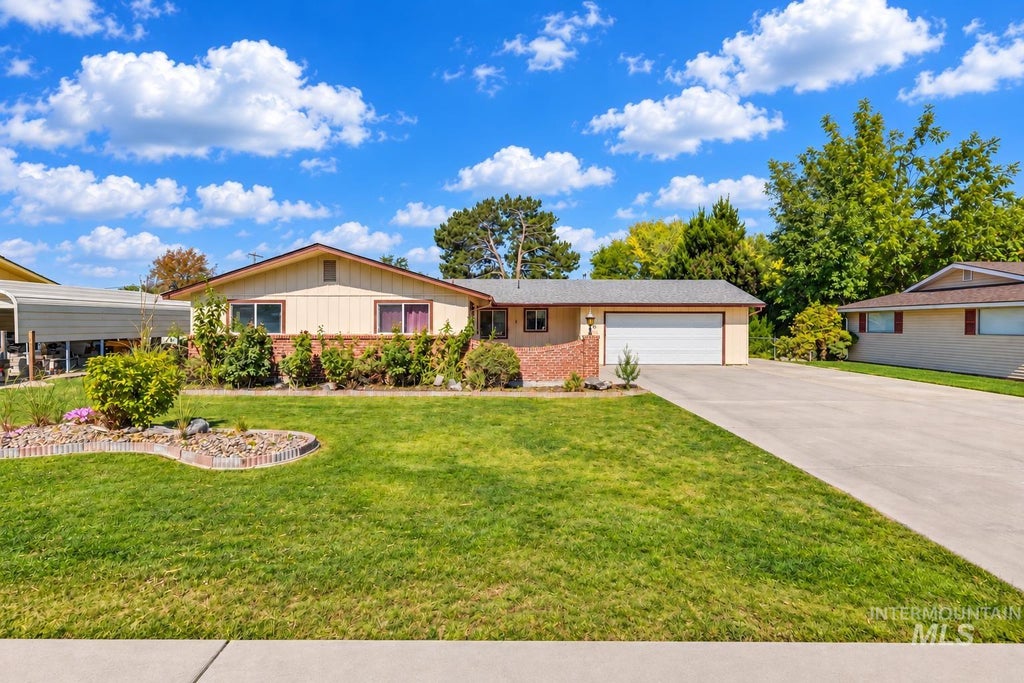 Photo of 520 W Dakota Ave, Nampa, ID 83686 (MLS # 99002047)