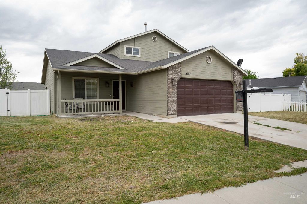 Photo of 1607 W Edwards Ave, Nampa, ID 83686 (MLS # 98987817)