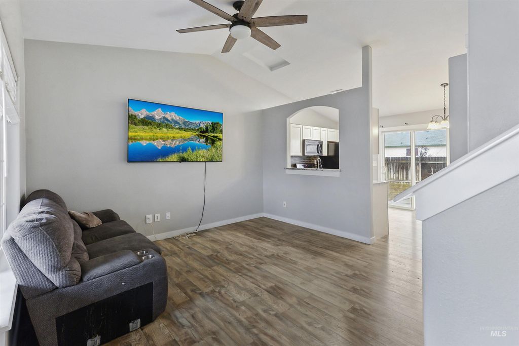 Photo of 1607 W Edwards Ave, Nampa, ID 83686 (MLS # 98987817)
