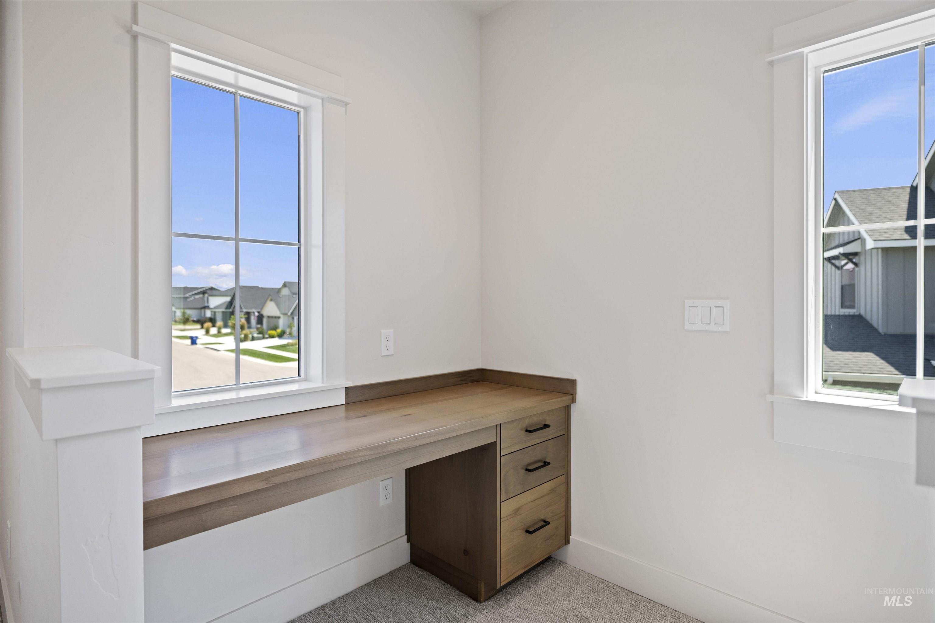 Unfurnished office with healthy amount of natural light