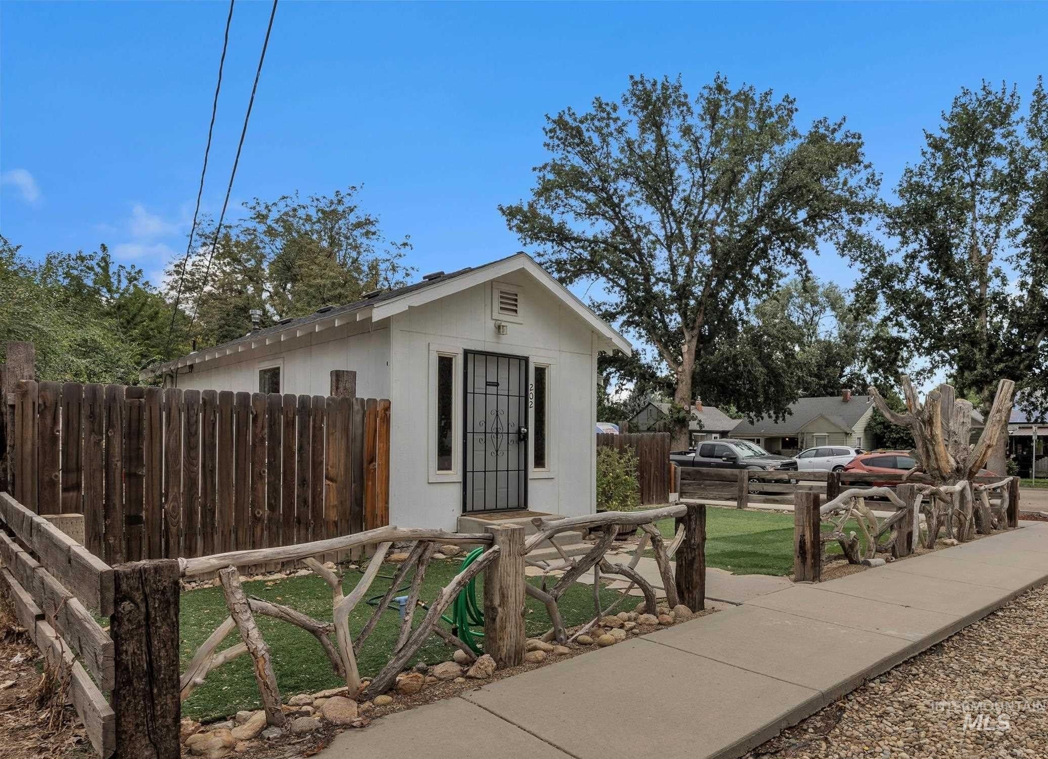 202 S 18th Ave