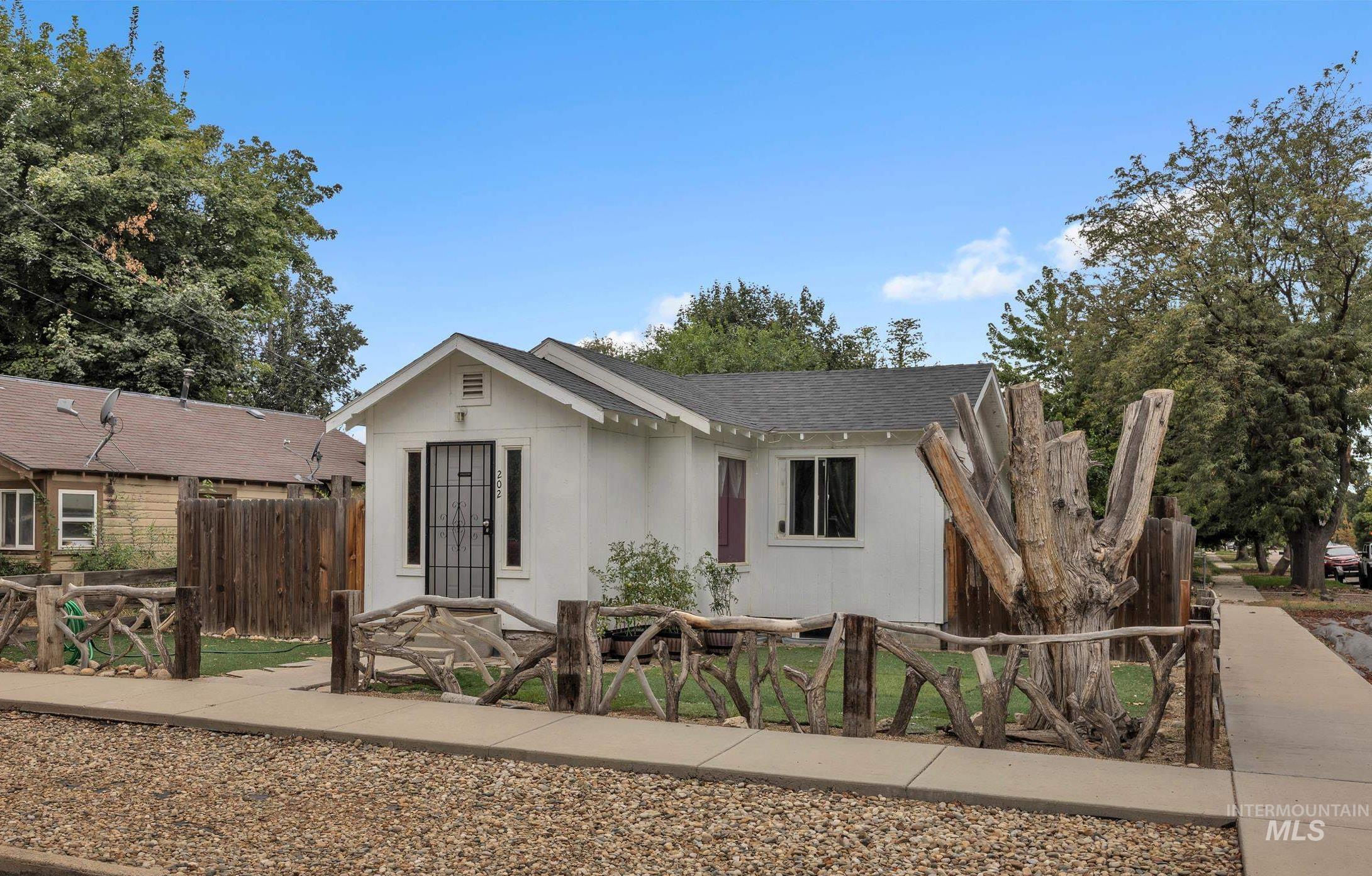 202 S 18th Ave