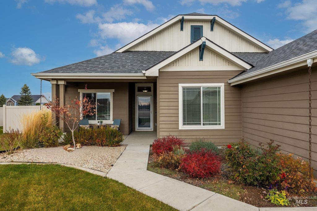 Photo of 5944 W Cavendale Dr, Eagle, ID 83616 (MLS # 98968594)