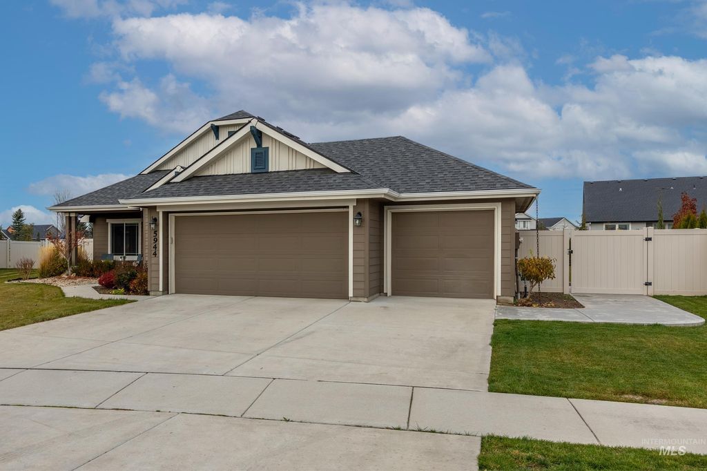 Photo of 5944 W Cavendale Dr, Eagle, ID 83616 (MLS # 98968594)