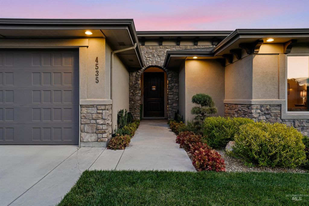 Photo of 4535 W Braveheart St, Eagle, ID 83616 (MLS # 98990028)