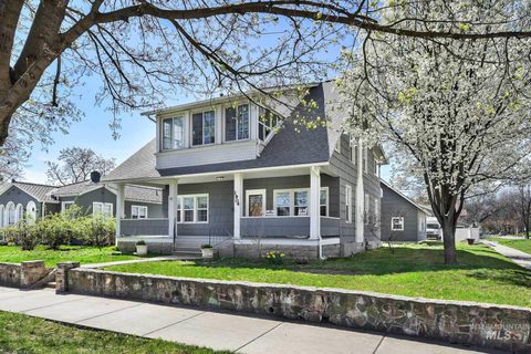 Photo of 1904 Blaine St, Caldwell, ID 83605 (MLS # 98980951)
