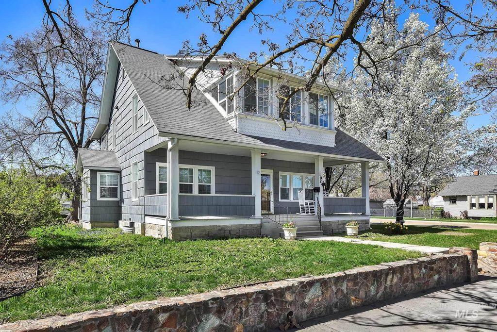 Photo of 1904 Blaine St, Caldwell, ID 83605 (MLS # 98980951)