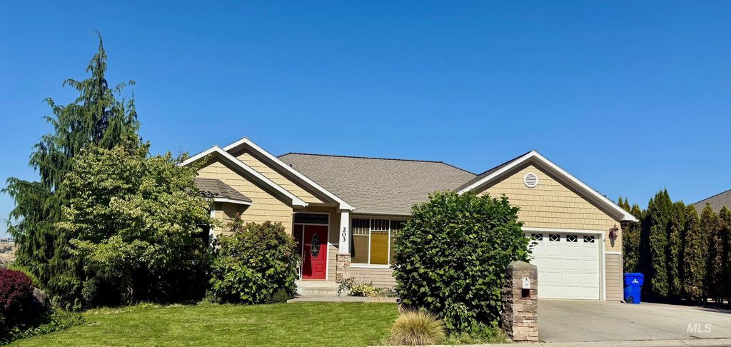 Photo of 203 Reservoir Dr, Lewiston, ID 83501 (MLS # 98958086)