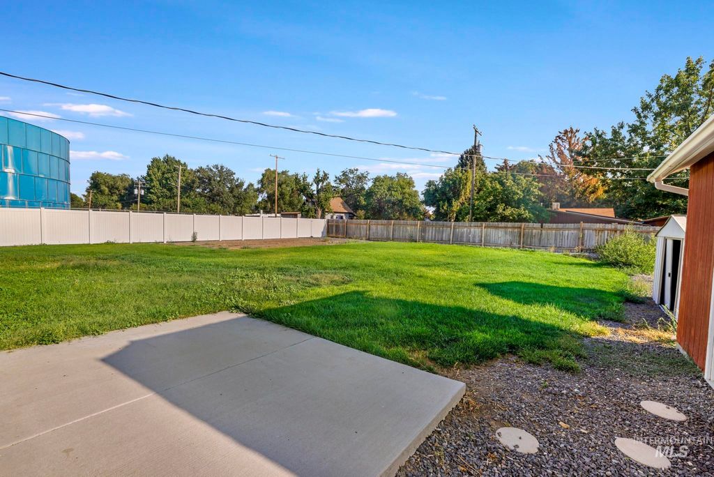 Photo of 501 4th Ave W, Wendell, ID 83355 (MLS # 98959950)
