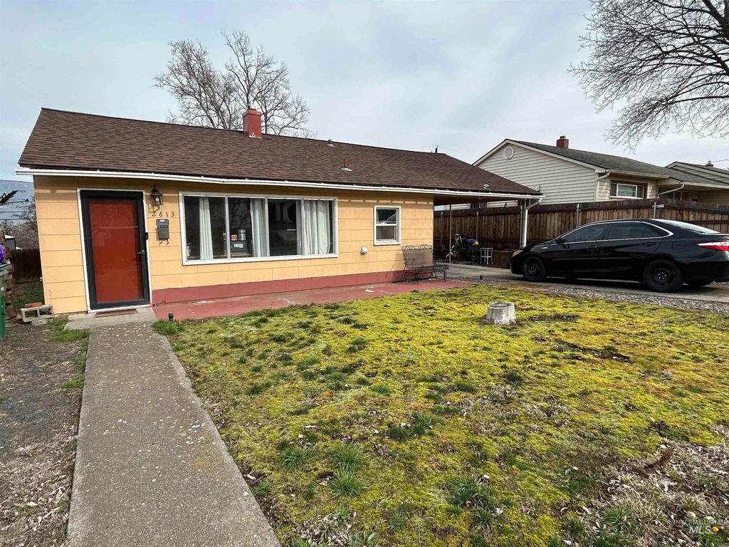 Photo of 2613 9th Ave, Lewiston, ID 83501 (MLS # 98976538)