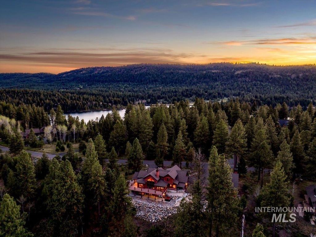 Photo of 450 Blackhawk Lake Dr, McCall, ID 83638 (MLS # 98986163)