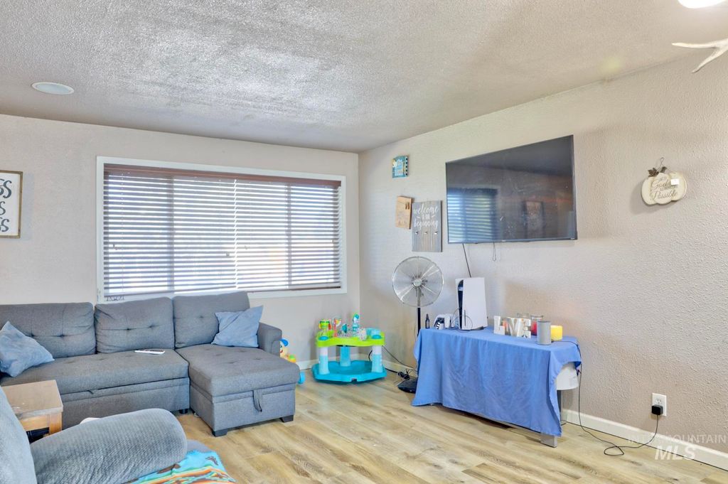 Photo of 130 E Morris Ct, Kuna, ID 83634 (MLS # 98978647)