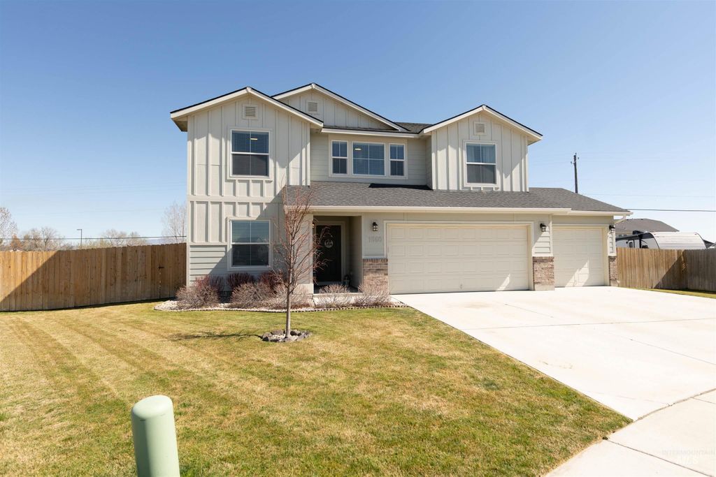 Photo of 1660 SW Levant Way, Mountain Home, ID 83647 (MLS # 98978863)
